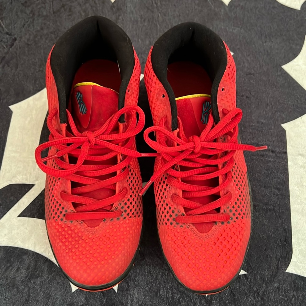 Kyrie Irving red shoes